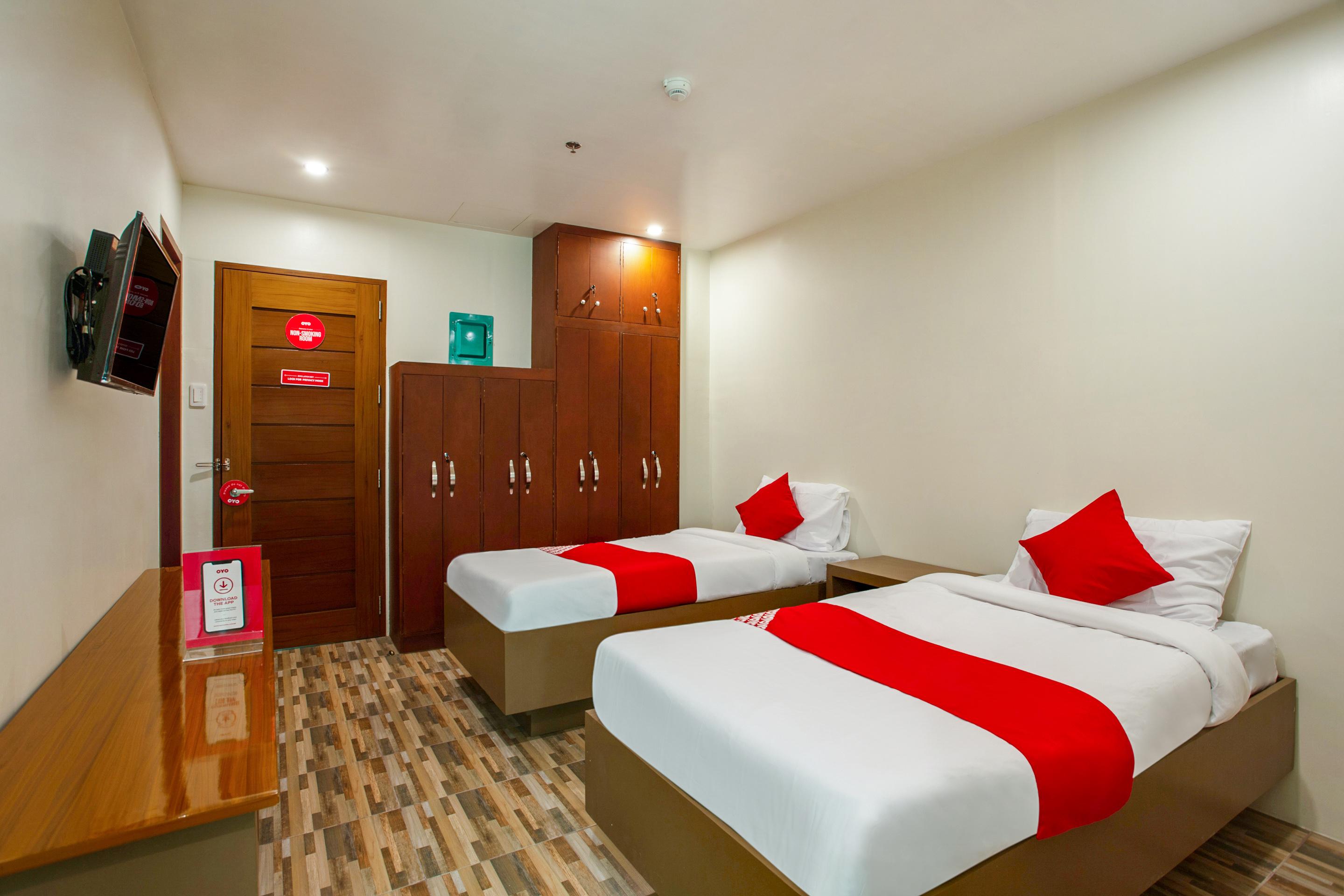 Oyo 421 Deck 360 Dormitel Hotel Davao City Екстериор снимка
