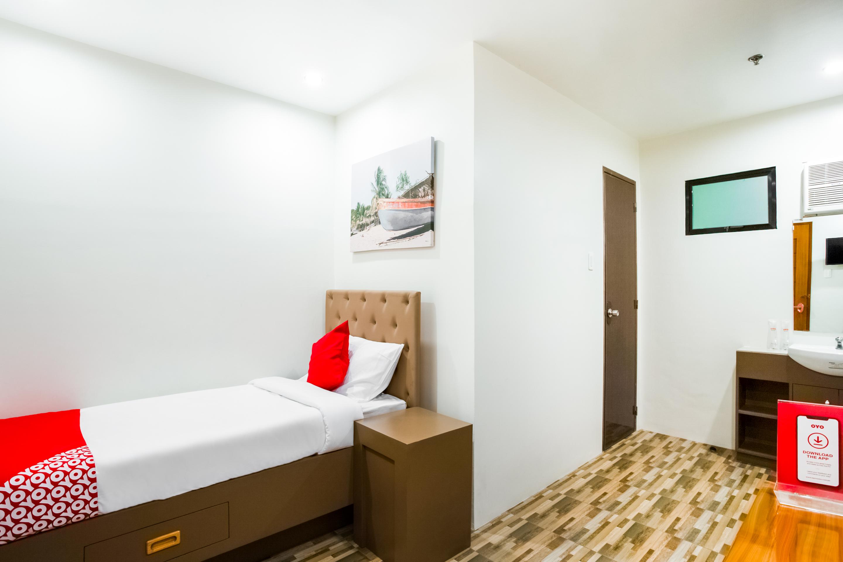 Oyo 421 Deck 360 Dormitel Hotel Davao City Екстериор снимка