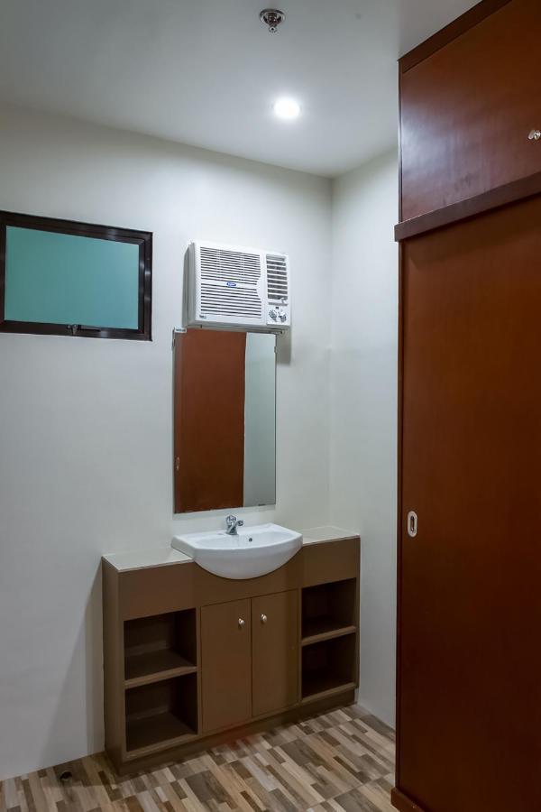 Oyo 421 Deck 360 Dormitel Hotel Davao City Екстериор снимка